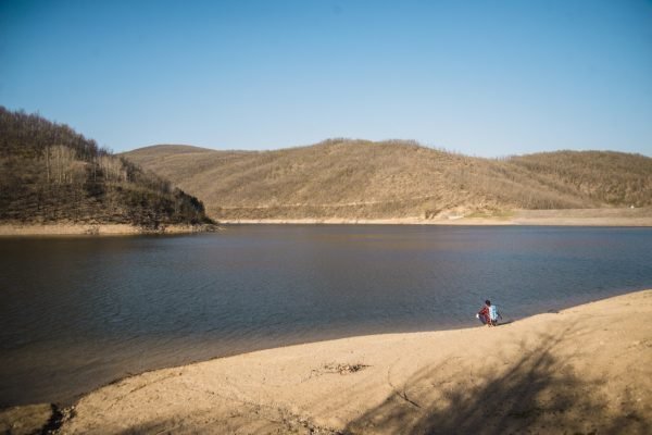 couple-resting-by-lake